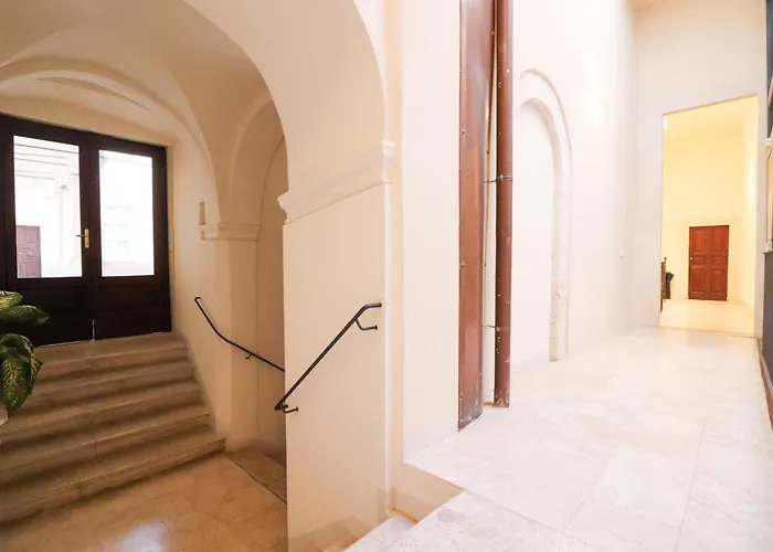 Dragonetti Luxury House - Ascensore - Wi Fi- Center * 라킬라