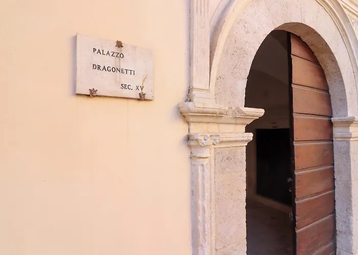 Dragonetti Luxury House - Ascensore - Wi Fi- Center Apartman LʼAquila