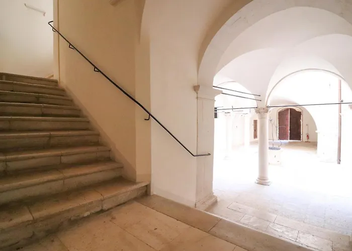 Dragonetti Luxury House - Ascensore - Wi Fi- Center Appartement LʼAquila